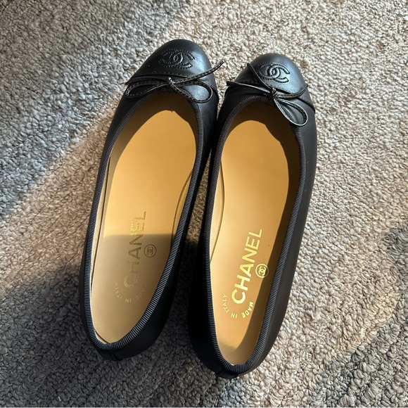 Black Ballet Flats - Picture 2 of 4